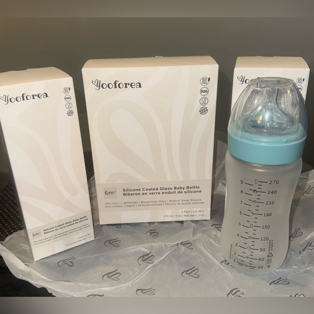 BNIB - Yooforea Silicone Coated Glass Baby Bottle, 6M+ Tea or Fog (4 bottles)